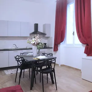Elegante Ed Incantevole Nel Cuore Di Appartamento