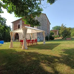 https://corte-bicchio-11-ospiti.it-tuscanyhotel.com